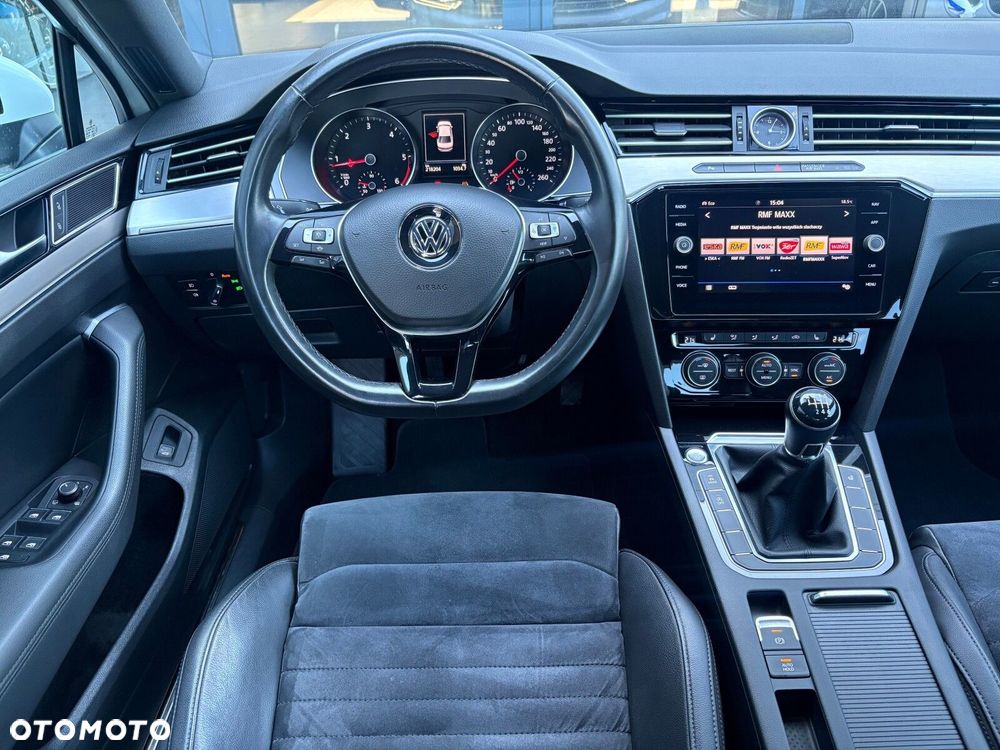 Volkswagen Passat - 11