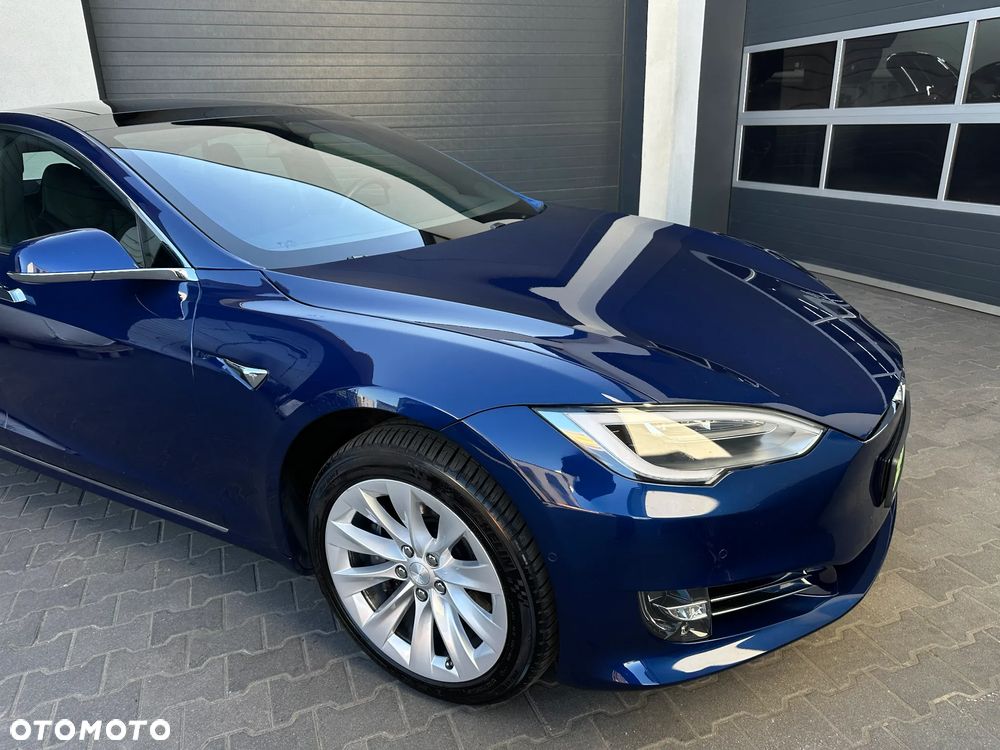 Tesla Model S - 6