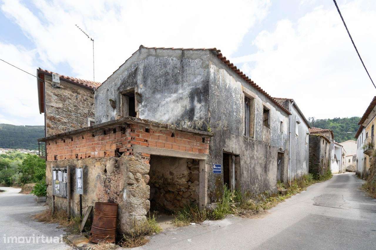 Casas (2) para Recuperar em Vila Nova, Miranda do Corvo - Grande imagem: 2/18