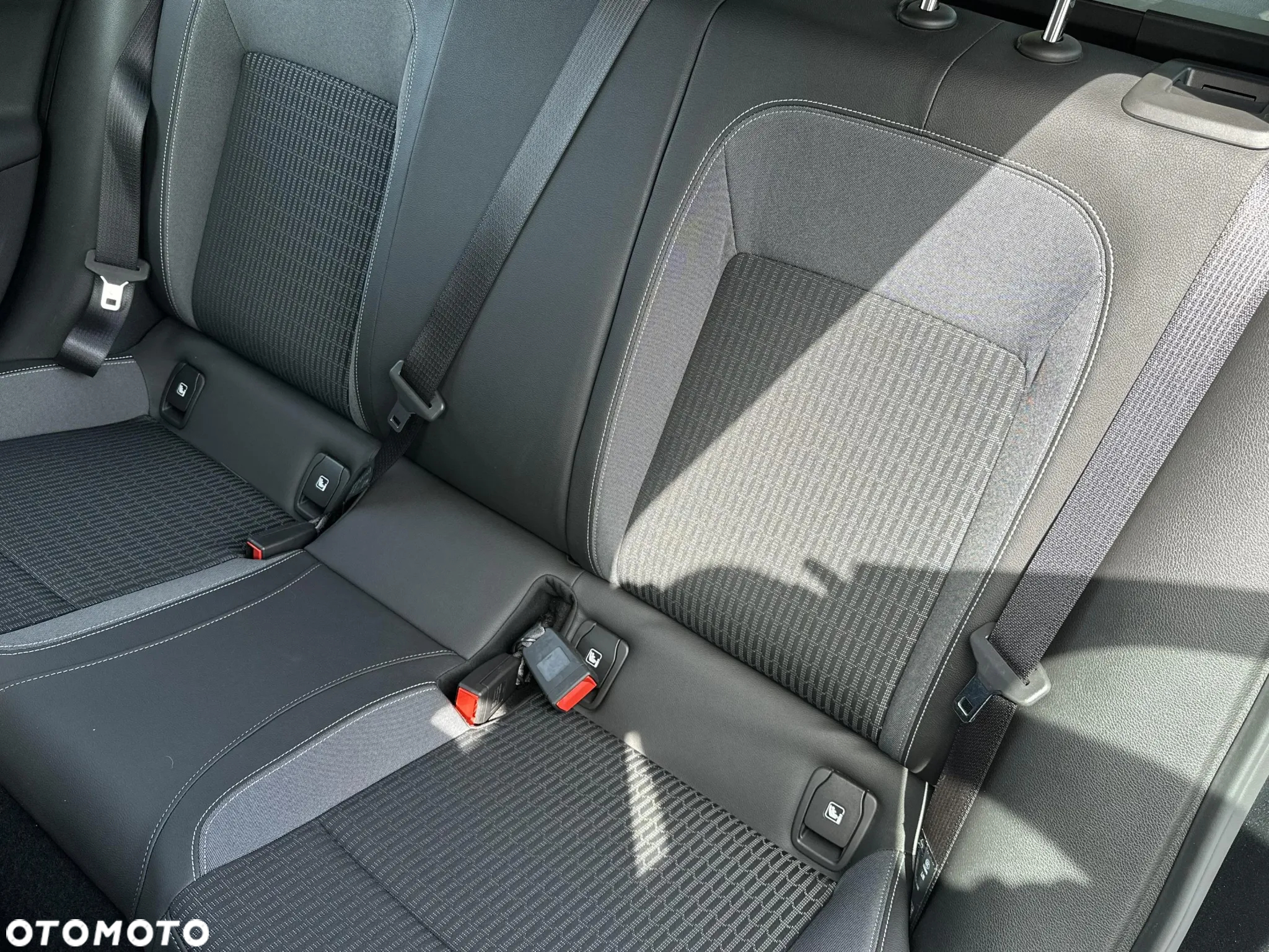Opel Astra V 1.2 T Business Elegance S&S - 13