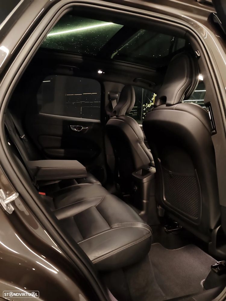 Volvo XC 60 T6 AWD Recharge Geartronic RDesign Expression - 4