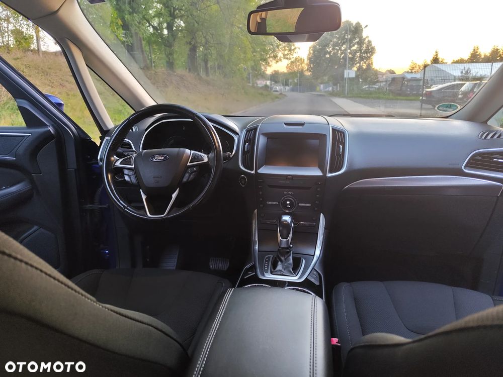 Ford S-Max - 12