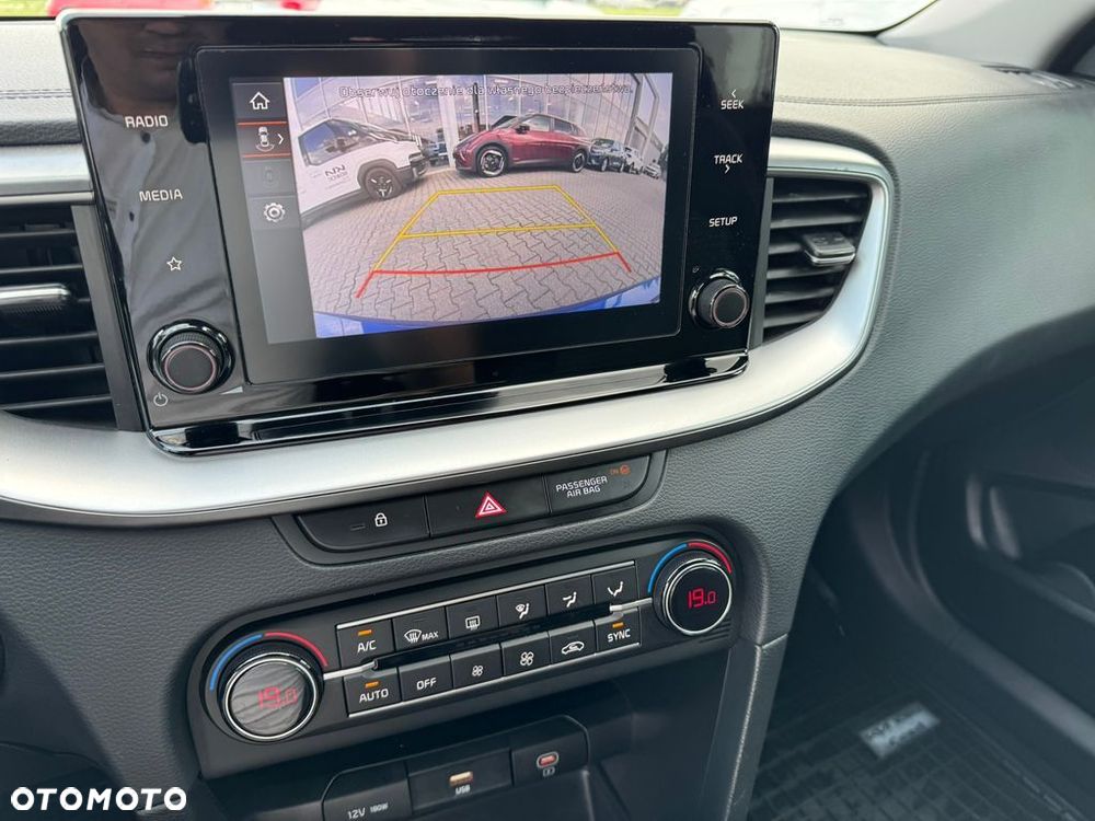Kia Ceed 1.5 T-GDI M DCT - 11