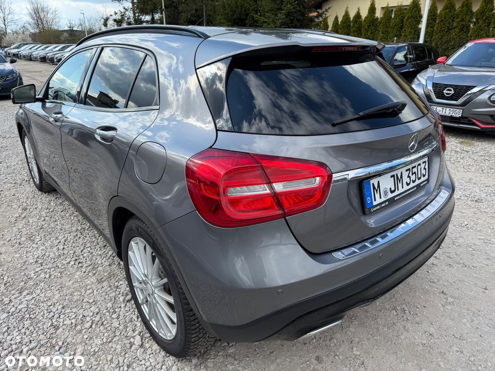Mercedes-Benz GLA 200 Urban - 12