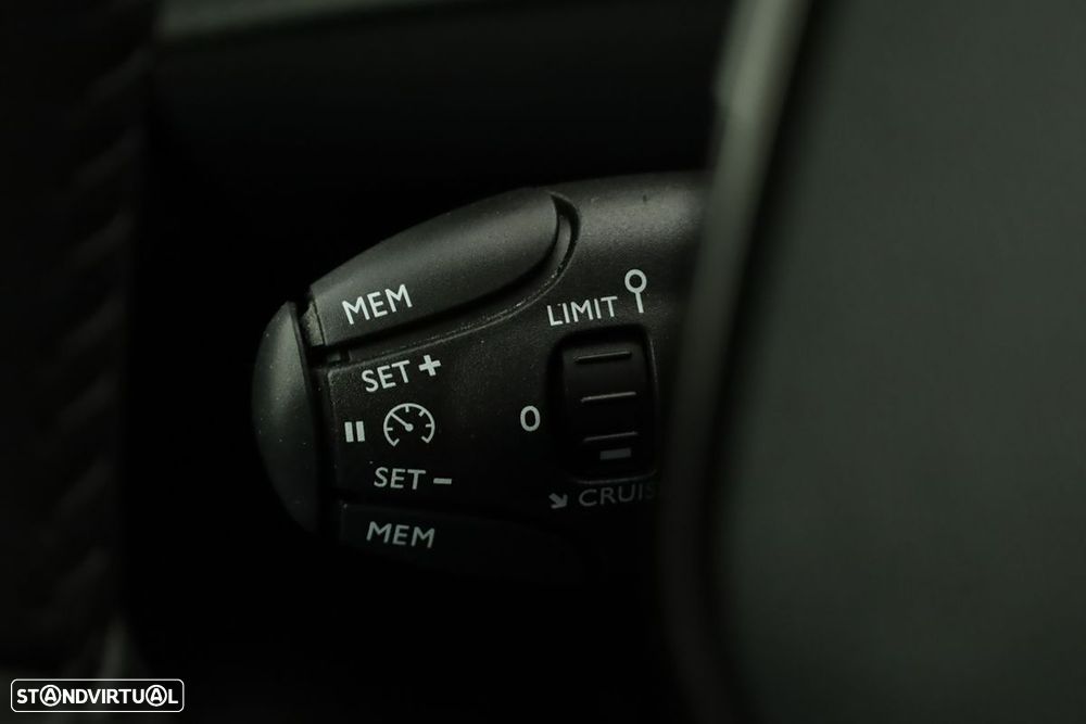 Peugeot 208 1.2 PureTech Allure - 17