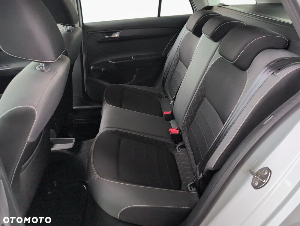 Skoda Fabia 1.0 TSI Ambition - 11