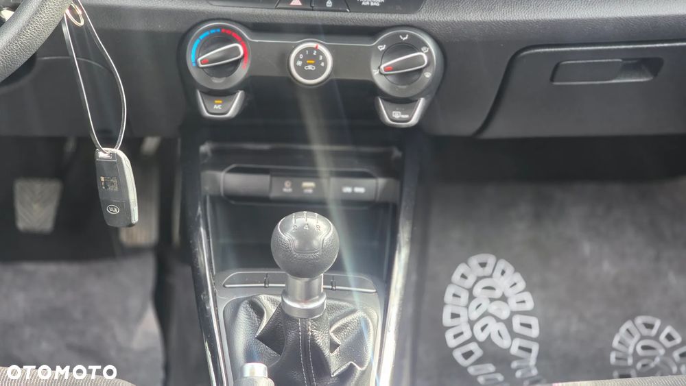 Kia Rio 1.2 Dream Team Edition - 24