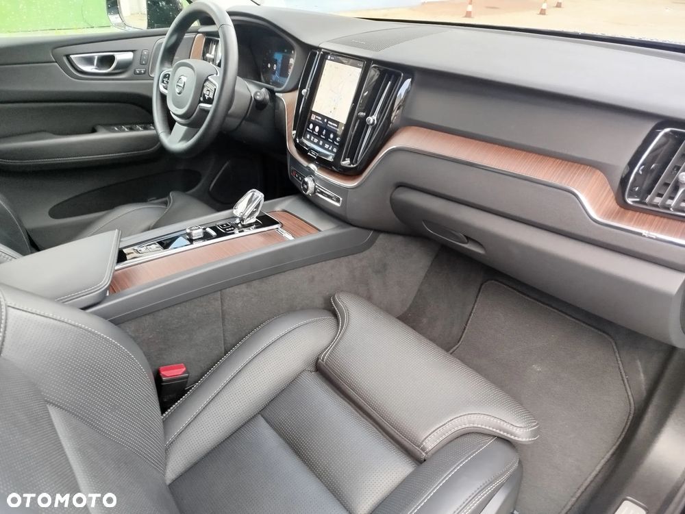 Volvo XC 60 B4 D AWD Plus Dark - 9
