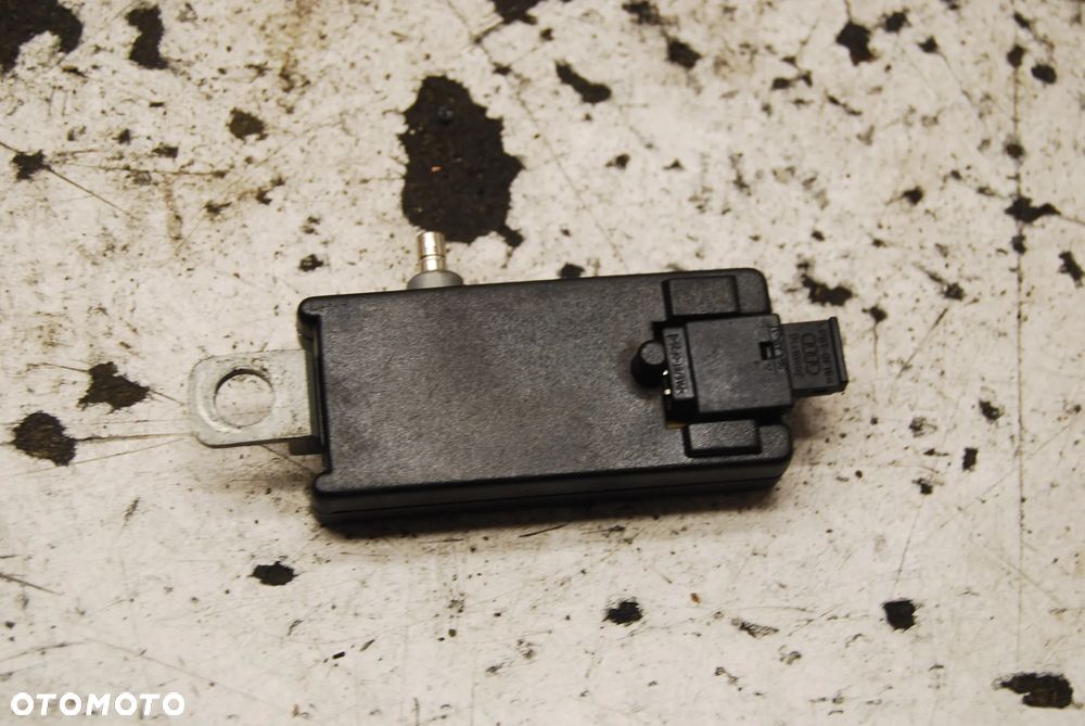 WZMACNIACZ ANTENY 8L0035225E AUDI A3 8L A4 - 1