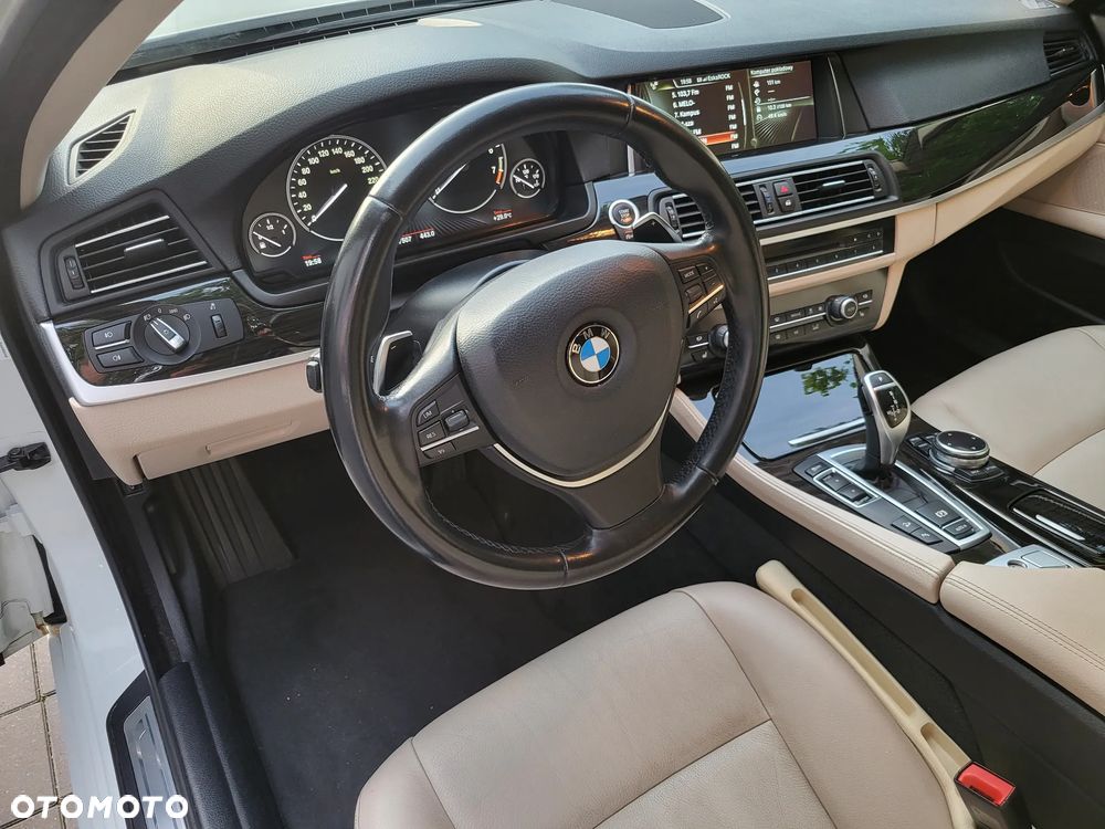 BMW Seria 5 528i xDrive Luxury Line - 13