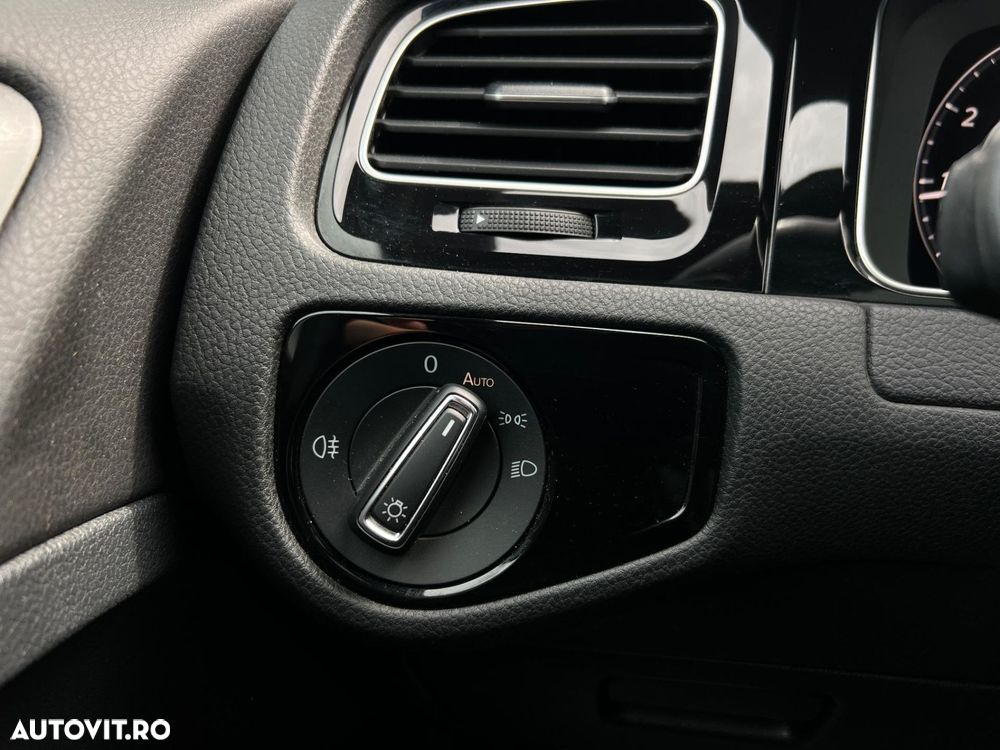 Volkswagen Golf - 22