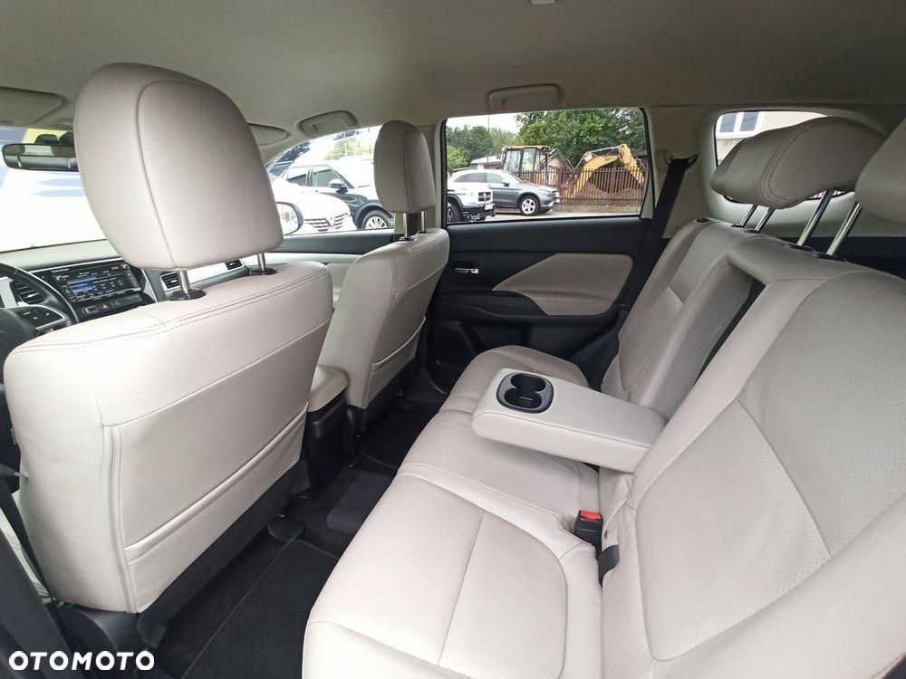 Mitsubishi Outlander - 8