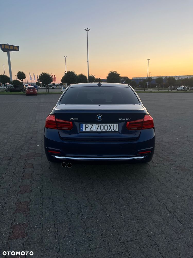 BMW Seria 3 320i xDrive Luxury Line - 7