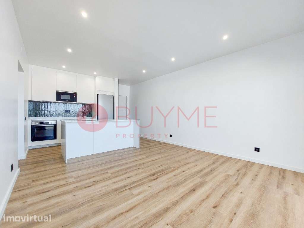 Apartamento T1 com varanda no centro de Quarteira a 100m da praia - Grande imagem: 3/21