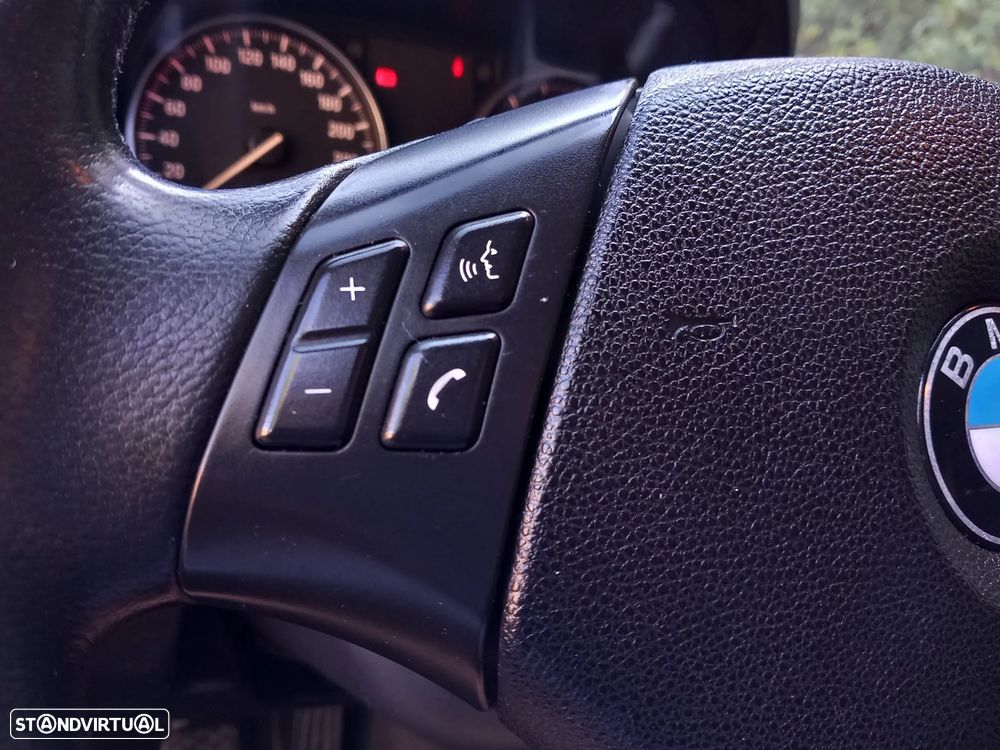 BMW X1 18 d sDrive - 29