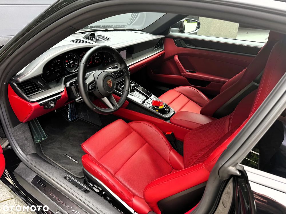 Porsche 911 Carrera 4 GTS - 8