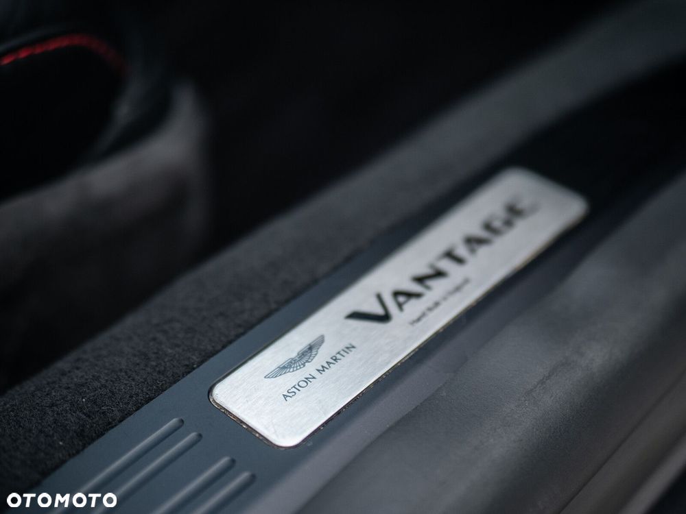 Aston Martin V8 Vantage - 25