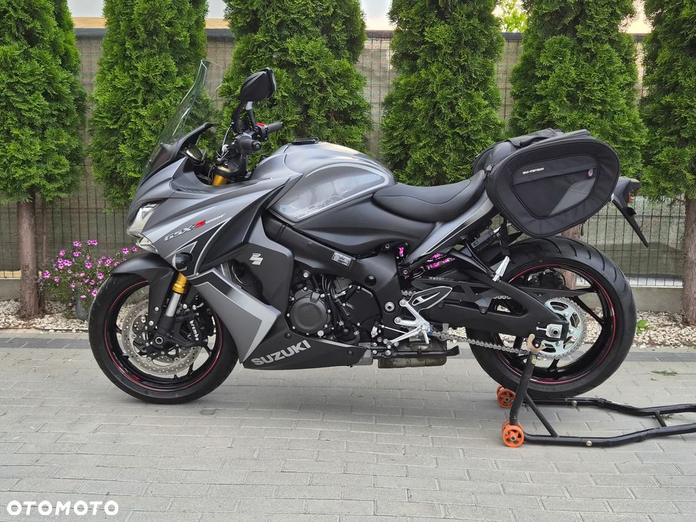 Suzuki GSX - 12