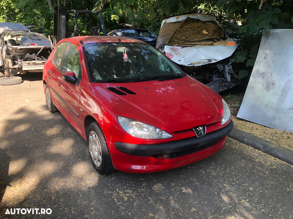 Dezmembrez Peugeot 206 rosu benzina 2005