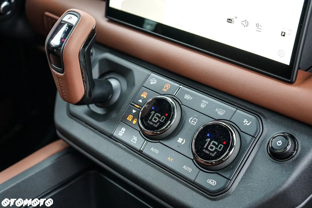 Land Rover Defender 110 P635 OCTA - 17