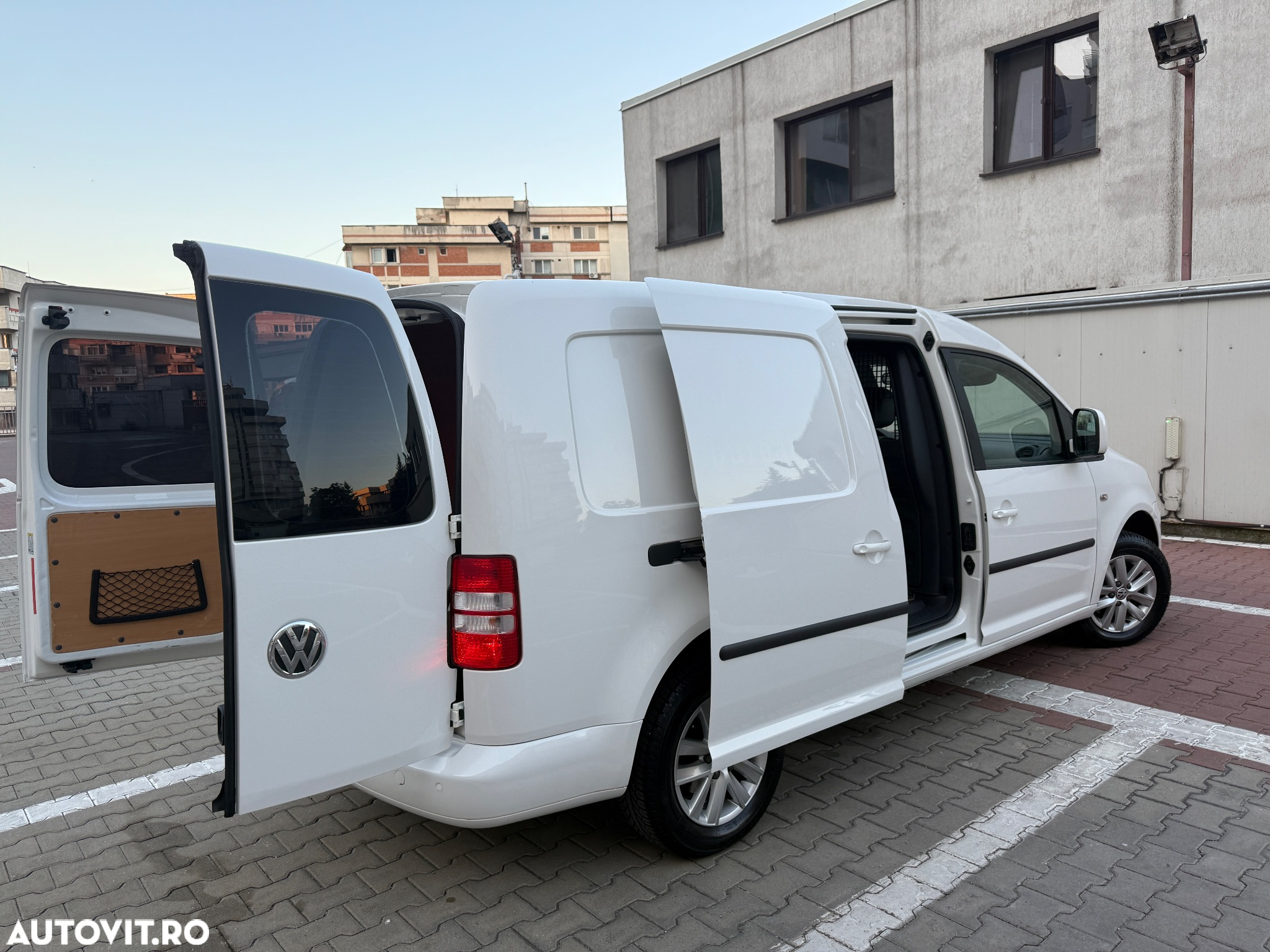 Volkswagen Caddy 1.6 TDI (7-Si.) BMT Maxi Startline - 3