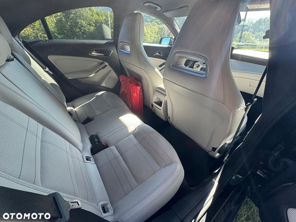Mercedes-Benz CLA 200 7G-DCT AMG Line - 24