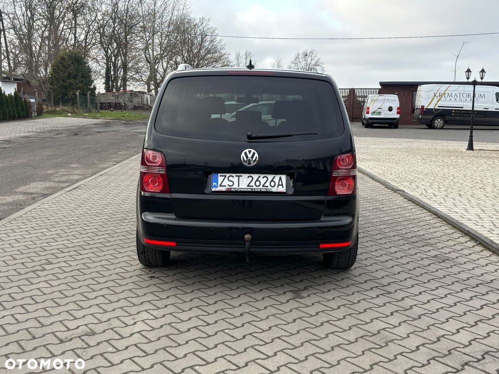 Volkswagen Touran 2.0 TDI DSG Highline - 5