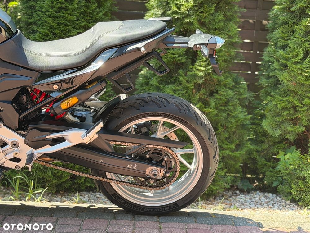 BMW F - 21