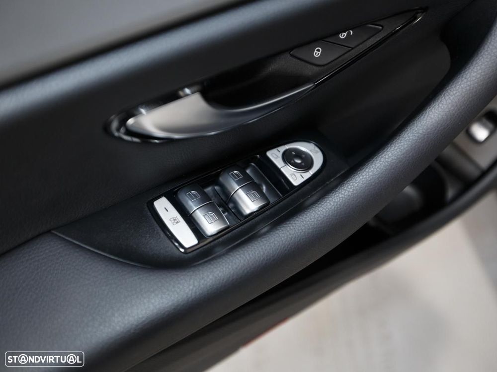 Mercedes-Benz E 300 de Avantgarde - 14