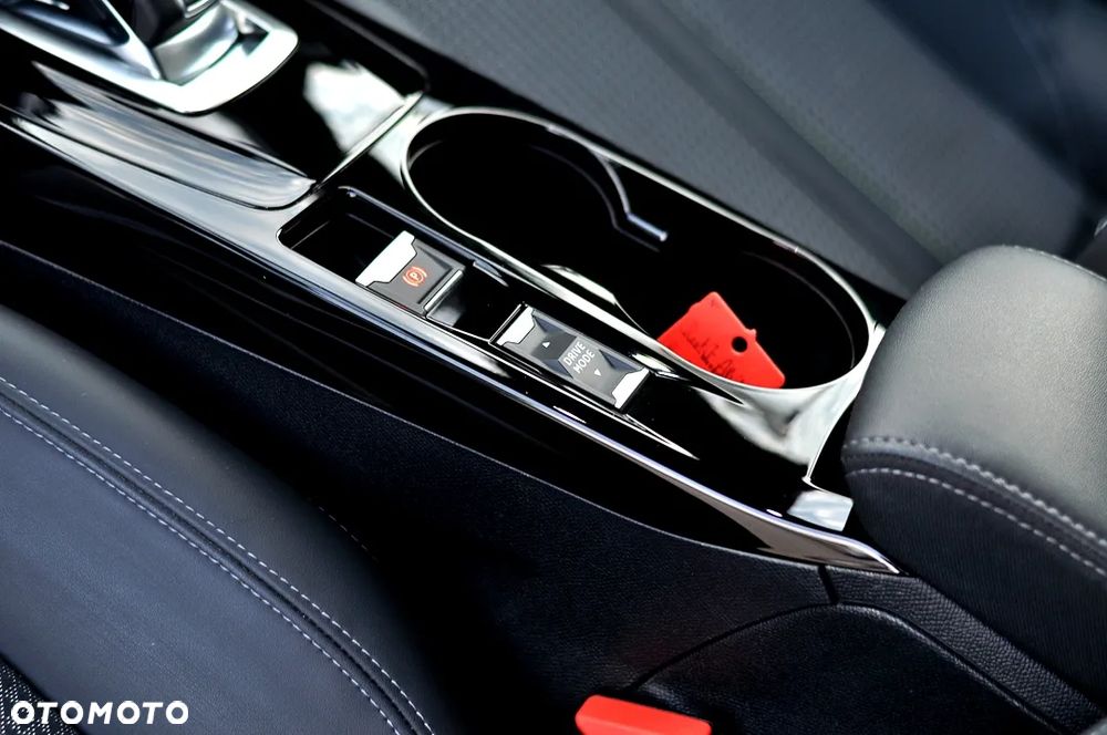 Peugeot 2008 BlueHDi 130 EAT8 GT - 13