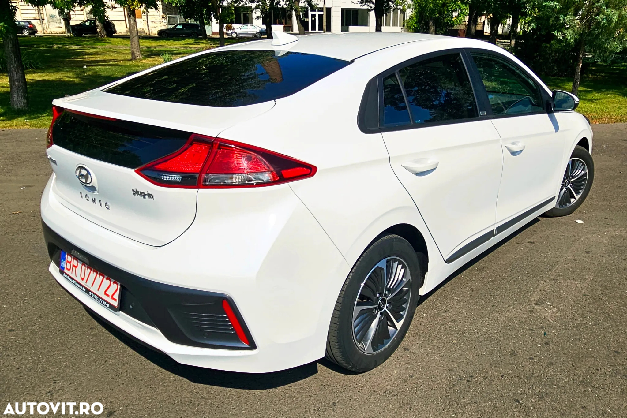 Hyundai IONIQ - 4