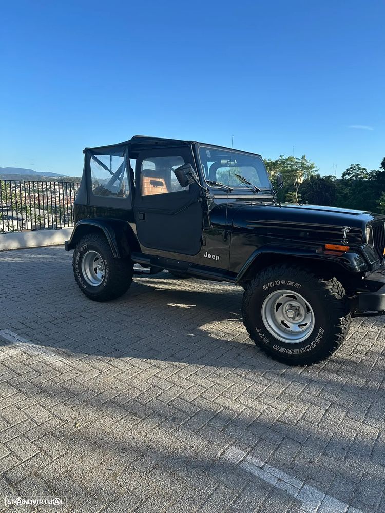 Jeep Wrangler - 10