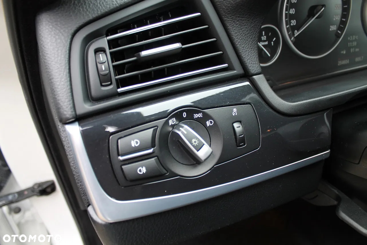 BMW Seria 5 520d Touring - 17