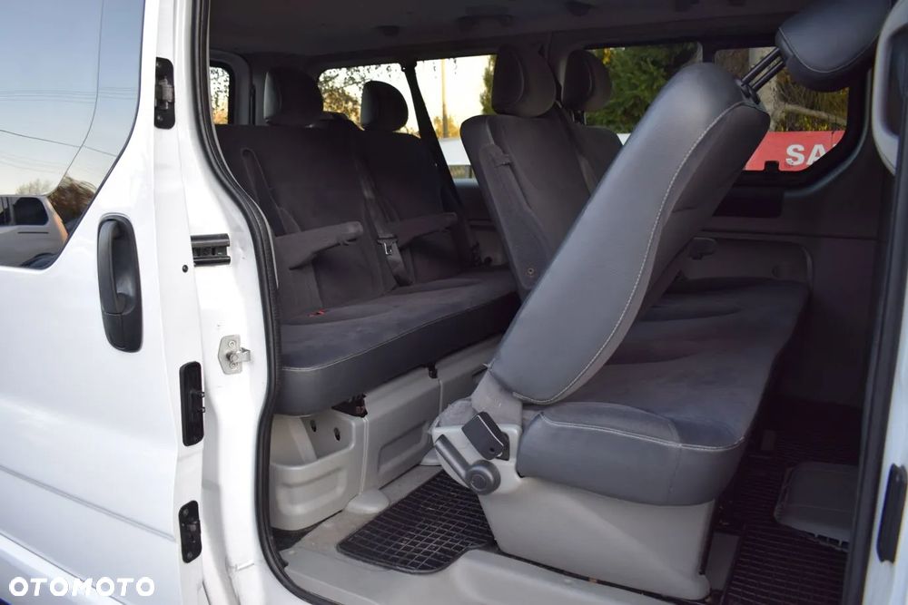 Renault Trafic 2.0 dCi 115 FAP Grand Passenger Black Edition - 11