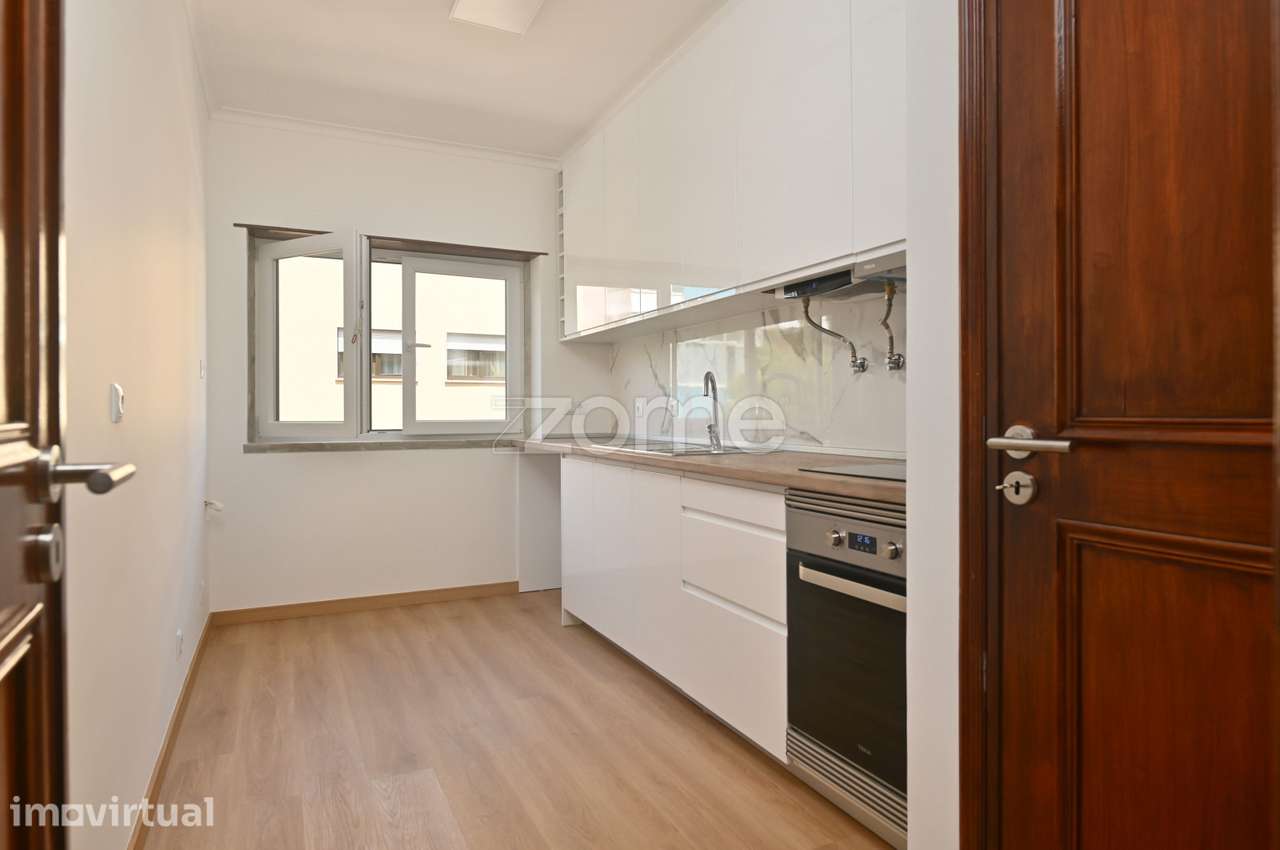 Apartamento T2 Remodelado com elevador em Mem Martins, Sintra - Grande imagem: 3/20