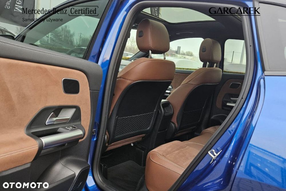 Mercedes-Benz GLA - 13