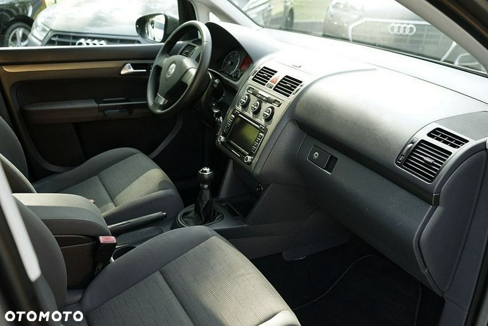 Volkswagen Touran - 23