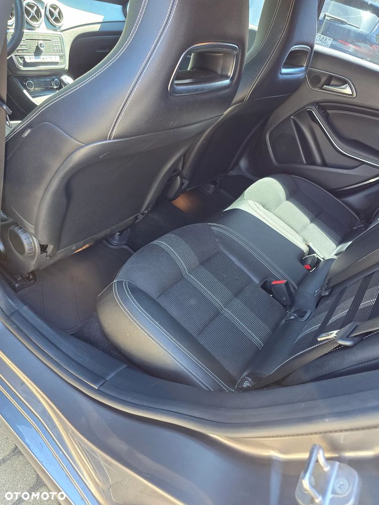 Mercedes-Benz CLA 180 UrbanStyle Edition - 8