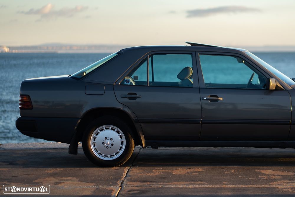 Mercedes-Benz W124 (1984-1997) 300 D Turbo - 34