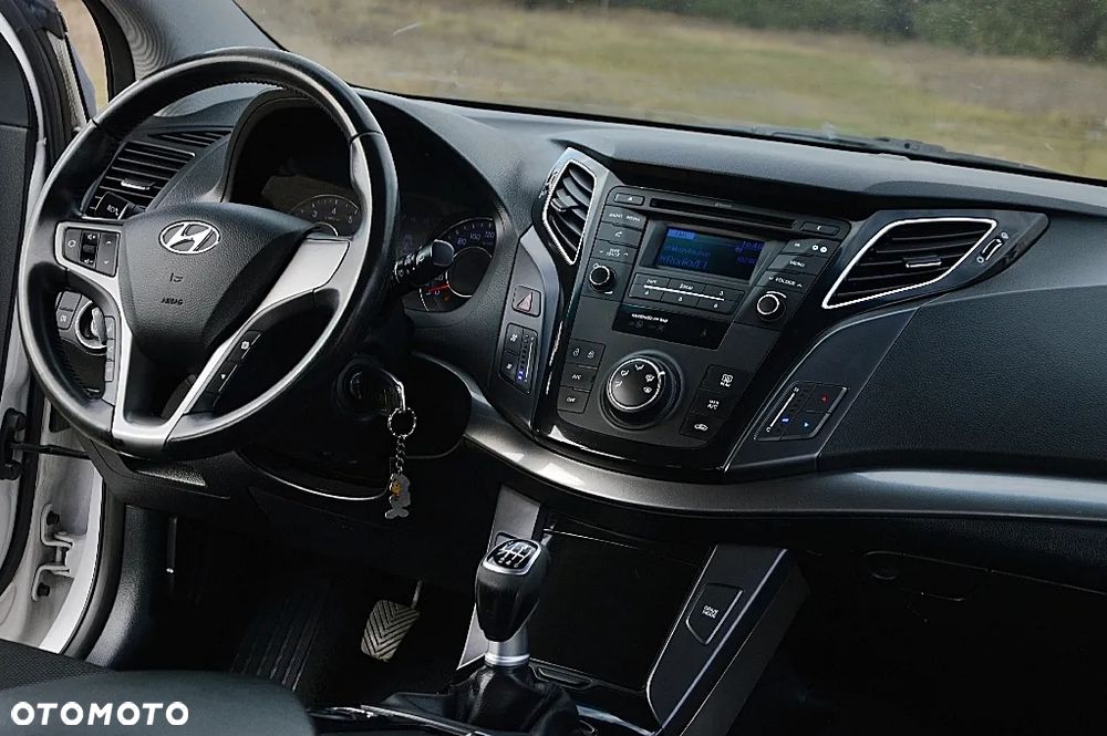 Hyundai i40 Kombi blue 1.6 Family - 16