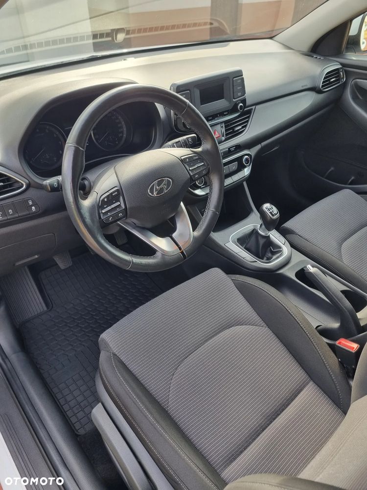Hyundai i30 1.5 DPI Classic + - 14