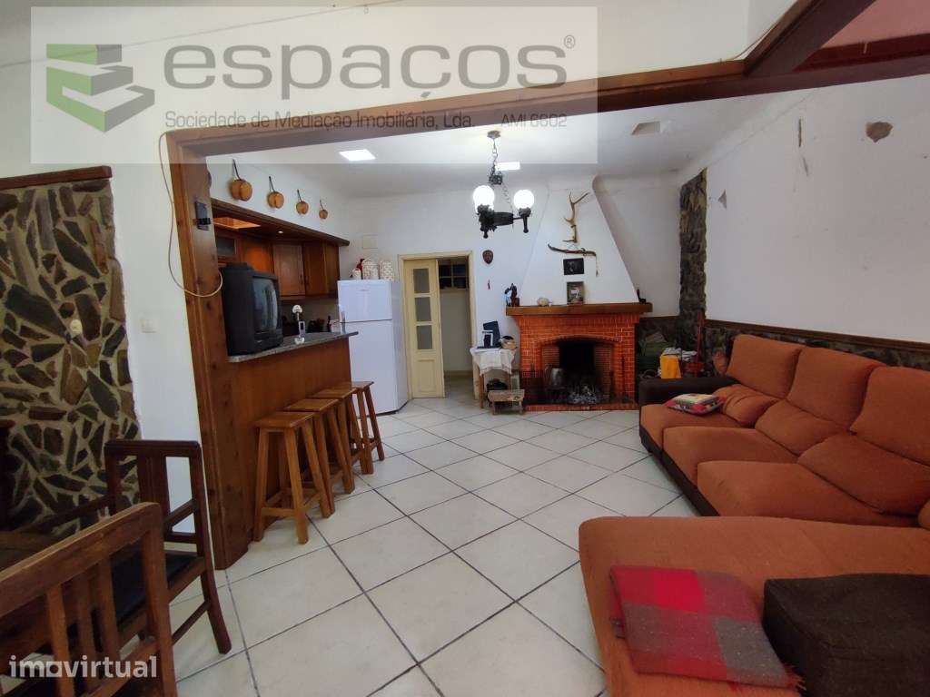 Moradia de 2 pisos com comércio - Fratel - Grande imagem: 2/26