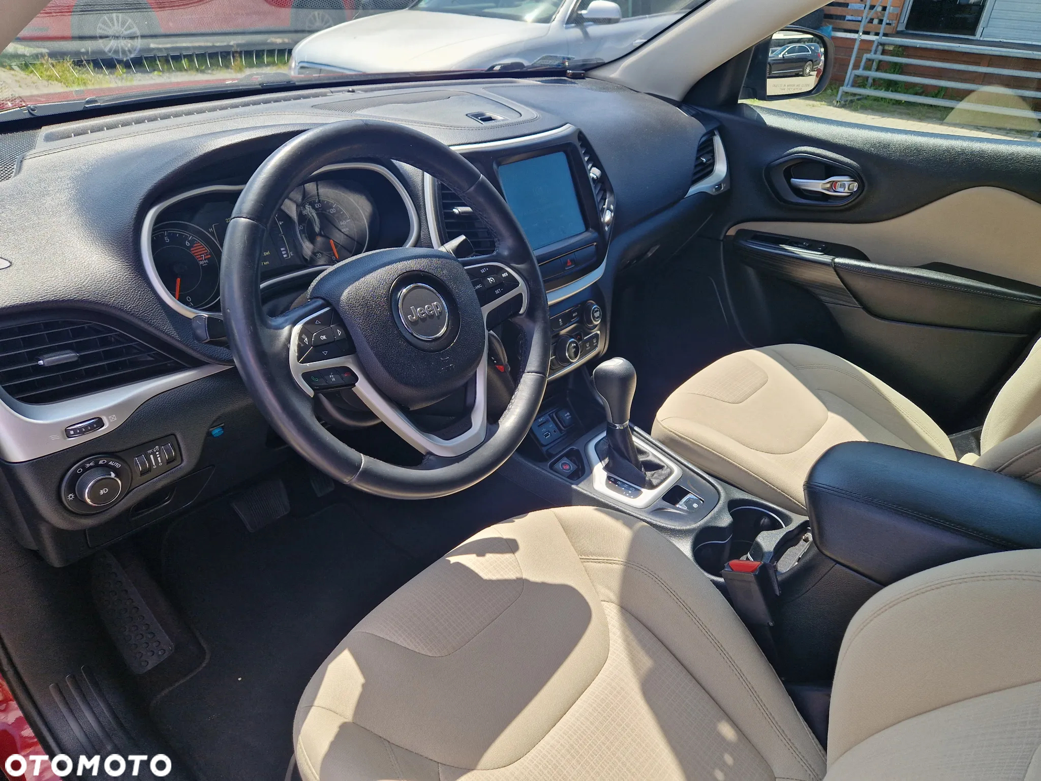 Jeep Cherokee - 11