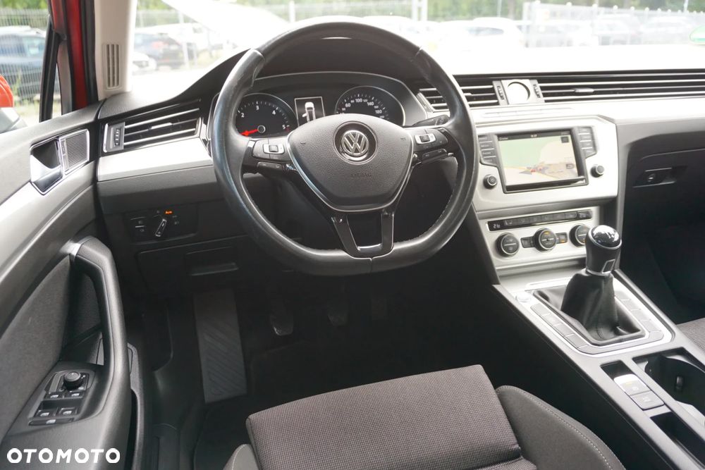 Volkswagen Passat 2.0 TDI BMT Trendline - 13