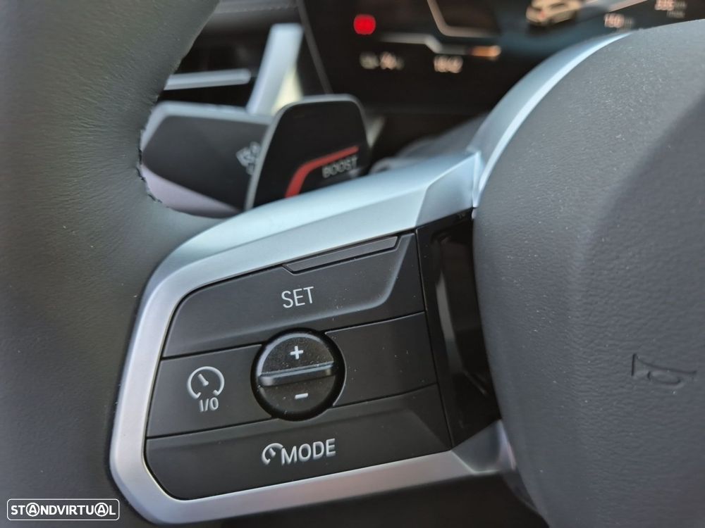 BMW iX1 eDrive20 Pack Desportivo M Pro - 16