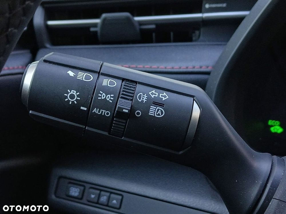Lexus LBX 1.5 Hybrid Emotion - 33