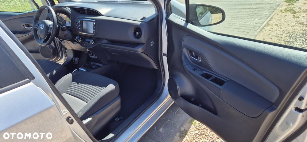 Toyota Yaris Hybrid 100 Active - 21