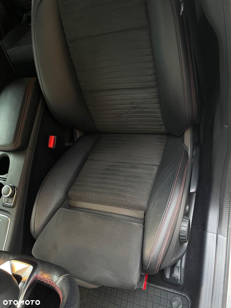 Mercedes-Benz GLA 200 7G-DCT - 14