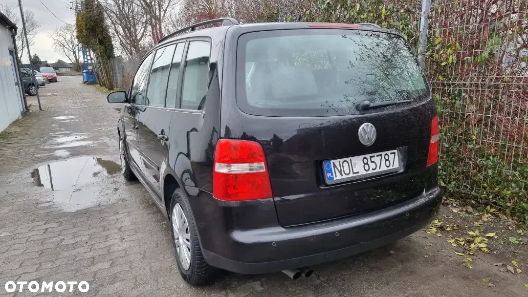 Volkswagen Touran 2.0 FSI Highline Tiptr - 25
