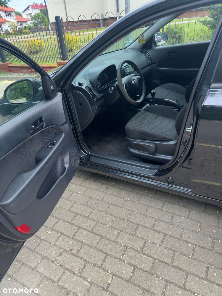 Hyundai i30 1.4 Base + - 4